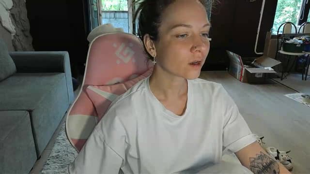 Gallery image thumbnail from Qi_ra's myfreecams stream on, 05/22/2026, 06:26 image 17 of 20
