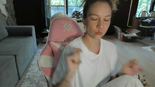Gallery image thumbnail from Qi_ra's myfreecams stream on, 05/22/2026, 06:26 image 2 of 20