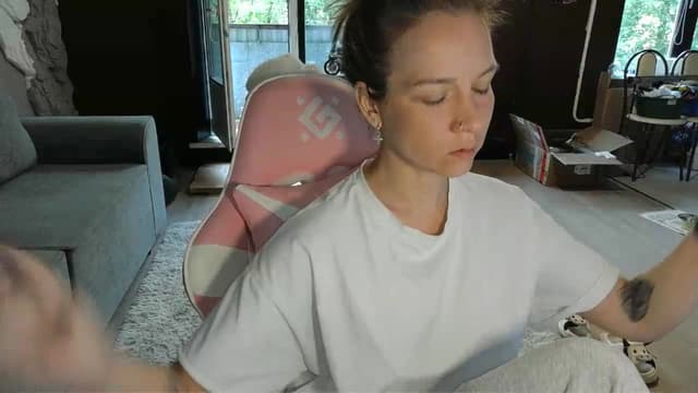 Gallery image thumbnail from Qi_ra's myfreecams stream on, 05/22/2026, 06:26 image 4 of 20