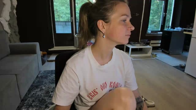 Gallery image thumbnail from Qi_ra's myfreecams stream on, 06/08/2026, 03:24 image 2 of 20