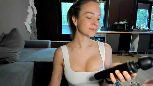 Gallery image thumbnail from Qi_ra's myfreecams stream on, 06/20/2026, 05:53 image 6 of 20