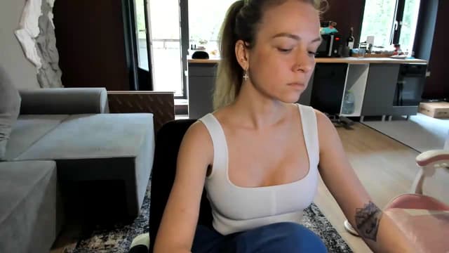 Gallery image thumbnail from Qi_ra's myfreecams stream on, 06/20/2026, 07:10 image 17 of 20