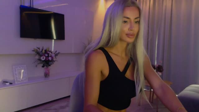 Gallery image thumbnail from Qu33n's myfreecams stream on, 09/21/2025, 10:51 image 5 of 20
