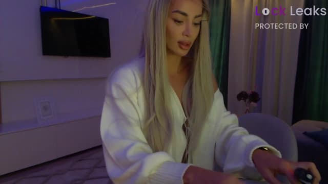 Gallery image thumbnail from Qu33n's myfreecams stream on, 10/14/2025, 09:24 image 19 of 20