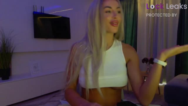 Gallery image thumbnail from Qu33n's myfreecams stream on, 10/15/2025, 09:17 image 2 of 20