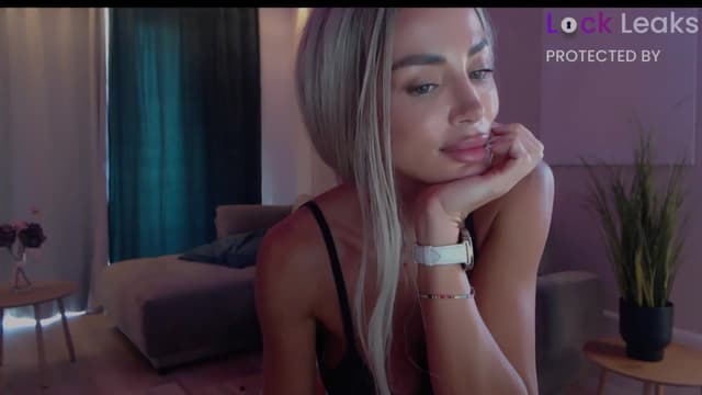 Gallery image thumbnail from Qu33n's myfreecams stream on, 11/24/2025, 12:14 image 5 of 20
