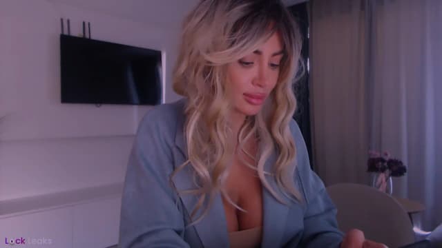 Gallery image thumbnail from Qu33n's myfreecams stream on, 02/26/2026, 11:15 image 7 of 20