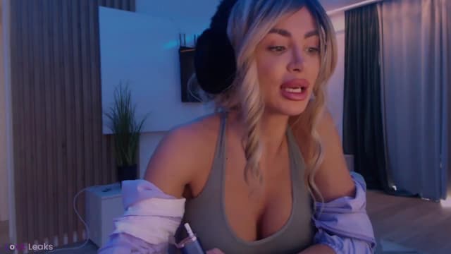 Gallery image thumbnail from Qu33n's myfreecams stream on, 03/30/2026, 11:02 image 19 of 20