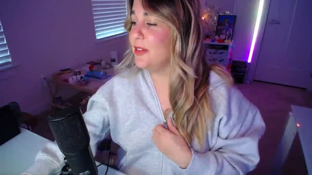 Gallery image thumbnail from Scout's myfreecams stream on, 03/27/2025, 24:03 image 13 of 20