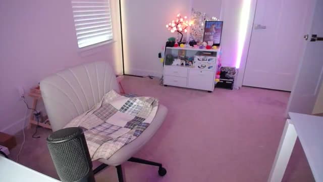Gallery image thumbnail from Scout's myfreecams stream on, 05/08/2025, 24:01 image 2 of 20