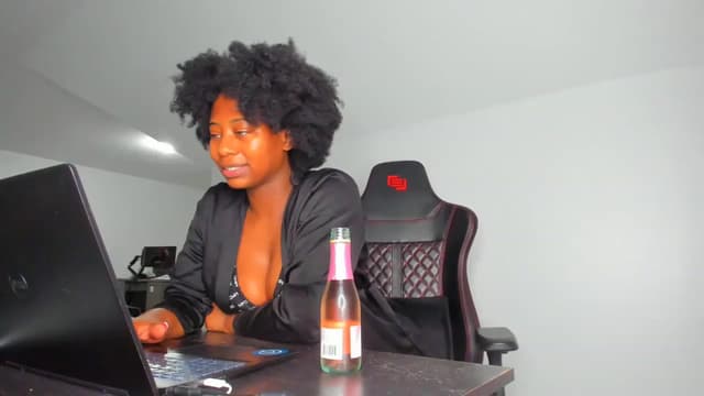 Gallery image thumbnail from Seven's myfreecams stream on, 02/07/2023, 06:16 image 8 of 20