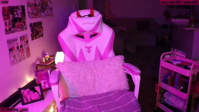 Gallery image thumbnail from SeySo's myfreecams stream on, 11/24/2022, 07:17 image 16 of 20