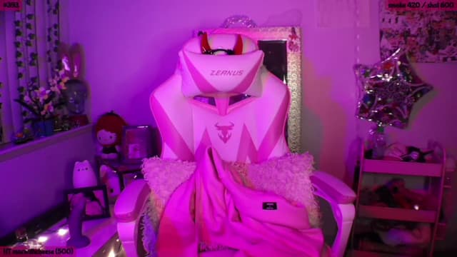 Gallery image thumbnail from SeySo's myfreecams stream on, 03/29/2023, 05:50 image 10 of 20
