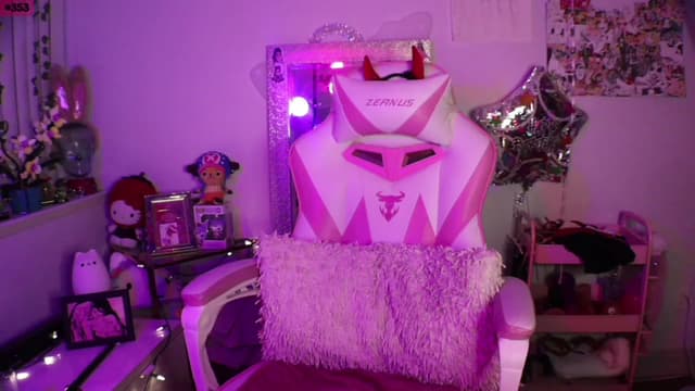 Gallery image thumbnail from SeySo's myfreecams stream on, 04/03/2023, 04:19 image 7 of 20
