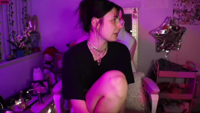 Gallery image thumbnail from SeySo's myfreecams stream on, 04/04/2023, 05:26 image 17 of 20