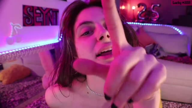Gallery image thumbnail from Seynt's myfreecams stream on, 03/12/2024, 10:34 image 20 of 20
