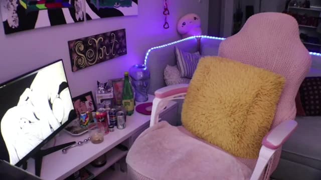 Gallery image thumbnail from Seynt's myfreecams stream on, 06/18/2024, 24:57 image 12 of 20
