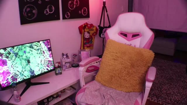 Gallery image thumbnail from Seynt's myfreecams stream on, 09/12/2024, 24:11 image 12 of 20