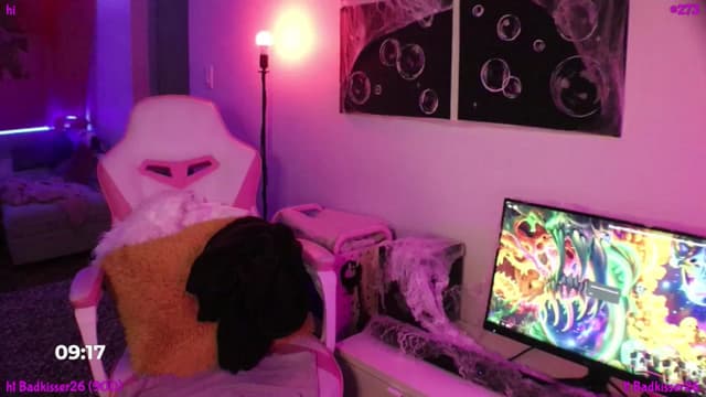 Gallery image thumbnail from Seynt's myfreecams stream on, 10/29/2024, 06:25 image 16 of 20