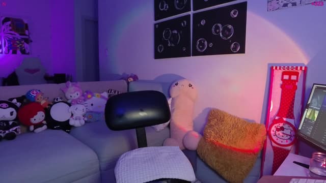 Gallery image thumbnail from Seynt's myfreecams stream on, 04/10/2025, 04:51 image 4 of 20