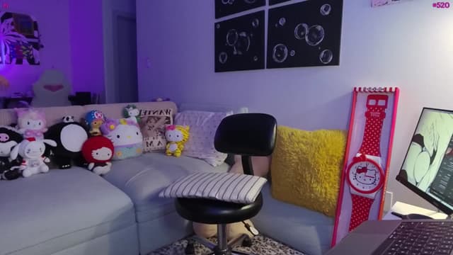 Gallery image thumbnail from Seynt's myfreecams stream on, 04/18/2025, 01:03 image 19 of 20