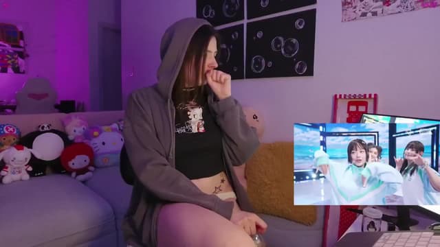 Gallery image thumbnail from Seynt's myfreecams stream on, 04/22/2025, 05:02 image 16 of 20