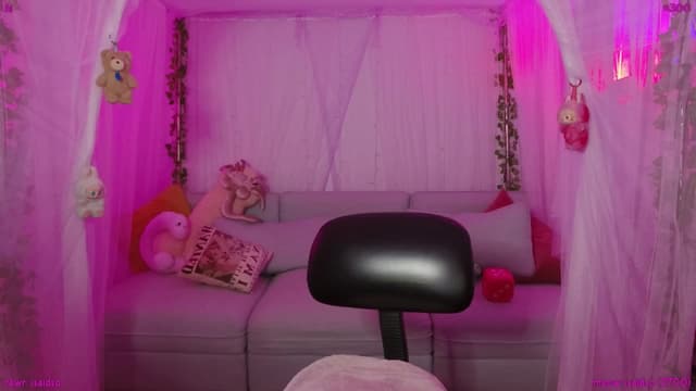 Gallery image thumbnail from Seynt's myfreecams stream on, 08/01/2025, 23:35 image 11 of 20