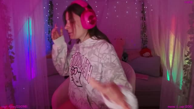 Gallery image thumbnail from Seynt's myfreecams stream on, 09/05/2025, 01:26 image 5 of 20