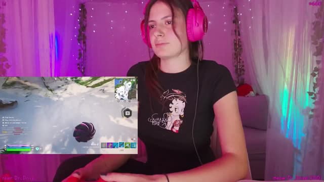 Gallery image thumbnail from Seynt's myfreecams stream on, 09/09/2025, 03:15 image 16 of 20