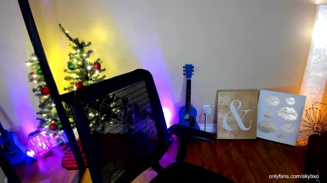 Gallery image thumbnail from SkyB_'s myfreecams stream on, 12/07/2023, 03:06 image 8 of 20