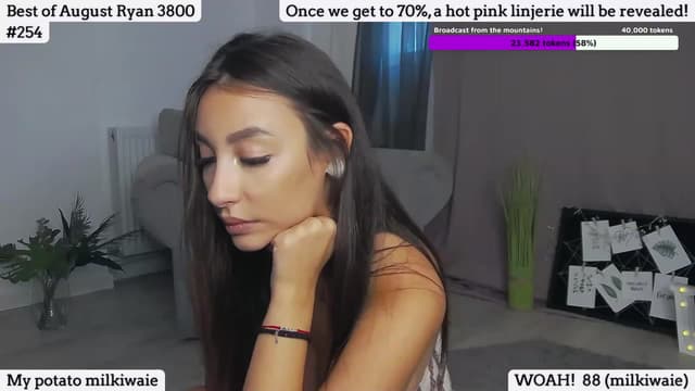 Gallery image thumbnail from SkyV_'s myfreecams stream on, 08/08/2023, 17:13 image 6 of 20