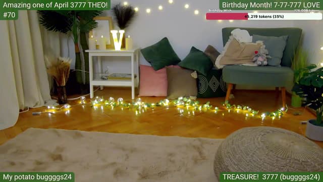 Gallery image thumbnail from SkyV_'s myfreecams stream on, 04/08/2024, 21:53 image 6 of 20