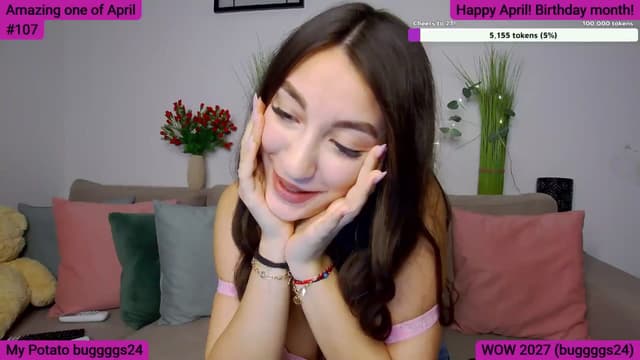 Gallery image thumbnail from SkyV_'s myfreecams stream on, 04/01/2025, 18:19 image 16 of 20