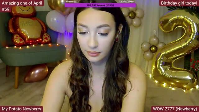 Gallery image thumbnail from SkyV_'s myfreecams stream on, 04/13/2025, 22:27 image 10 of 20