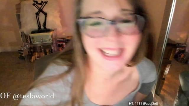 Gallery image thumbnail from Tesla's myfreecams stream on, 11/19/2022, 06:17 image 10 of 20