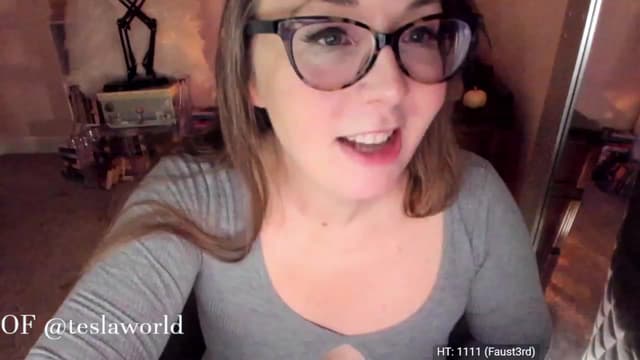 Gallery image thumbnail from Tesla's myfreecams stream on, 11/19/2022, 06:17 image 11 of 20