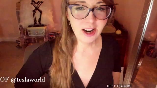 Gallery image thumbnail from Tesla's myfreecams stream on, 11/20/2022, 05:50 image 13 of 20