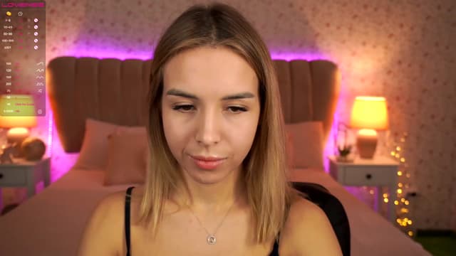 Gallery image thumbnail from Tilli's myfreecams stream on, 12/18/2023, 10:38 image 4 of 20