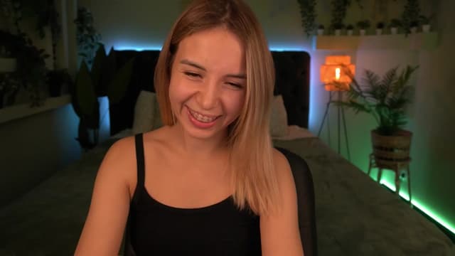 Gallery image thumbnail from Tilli's myfreecams stream on, 04/06/2024, 08:53 image 17 of 20