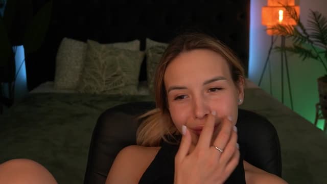 Gallery image thumbnail from Tilli's myfreecams stream on, 04/08/2024, 14:20 image 12 of 20