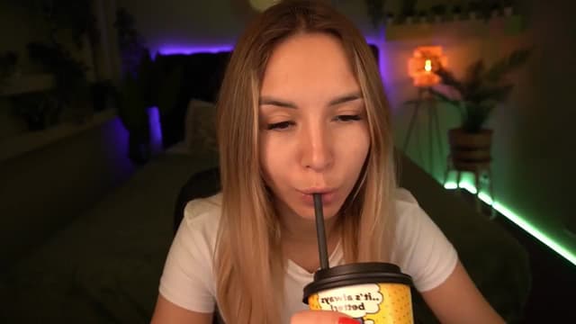 Gallery image thumbnail from Tilli's myfreecams stream on, 05/21/2024, 08:41 image 2 of 20