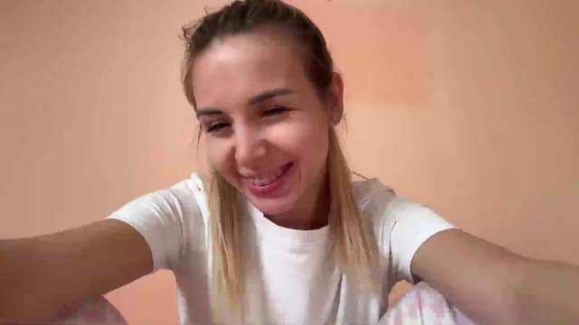 Gallery image thumbnail from Tilli's myfreecams stream on, 05/22/2024, 14:13 image 15 of 20