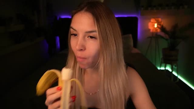 Gallery image thumbnail from Tilli's myfreecams stream on, 05/29/2024, 09:01 image 1 of 20