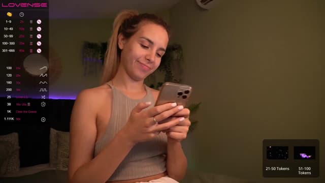 Gallery image thumbnail from Tilli's myfreecams stream on, 06/07/2024, 14:33 image 16 of 20