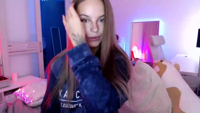 Gallery image thumbnail from V_e_e's myfreecams stream on, 03/29/2023, 21:24 image 19 of 20
