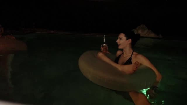 Gallery image thumbnail from Zobot's myfreecams stream on, 06/30/2024, 10:38 image 6 of 20