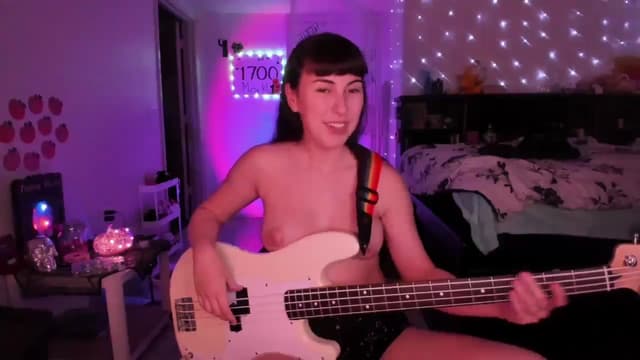 Gallery image thumbnail from Zobot's myfreecams stream on, 10/13/2024, 07:58 image 16 of 20