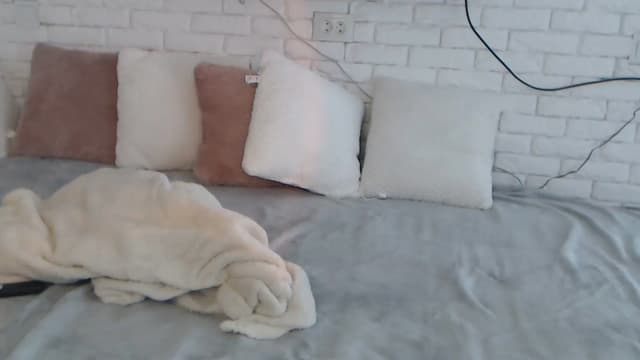Gallery image thumbnail from ZoeMI's myfreecams stream on, 04/17/2023, 11:18 image 18 of 20