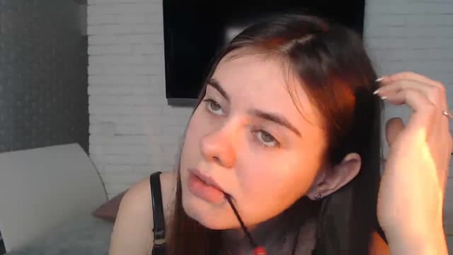 Gallery image thumbnail from ZoeMI's myfreecams stream on, 05/01/2023, 10:03 image 14 of 20