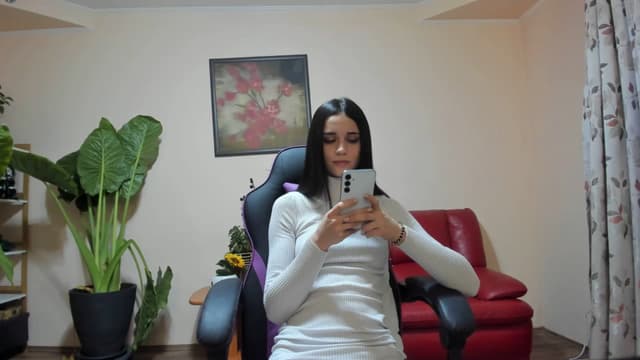 Gallery image thumbnail from aorra's myfreecams stream on, 10/09/2025, 16:24 image 13 of 20
